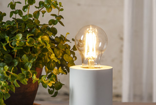 lampa i fot.jpg