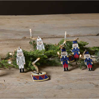 Light Chain Nutcracker